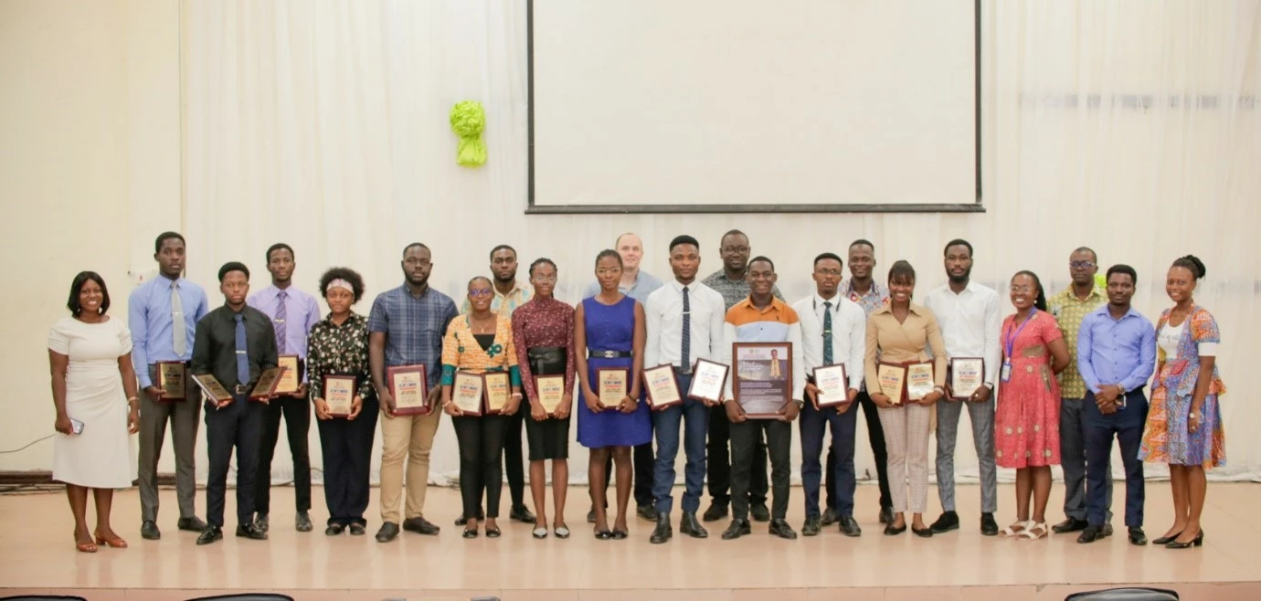 12 Doctor of Pharmacy Students Receive Dean's Award